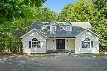 709 Forest Lawn DR
