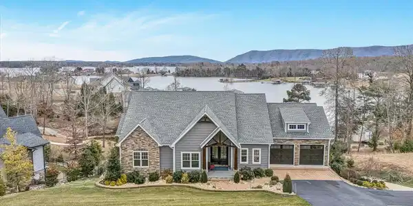 271 Compass Cove CIR