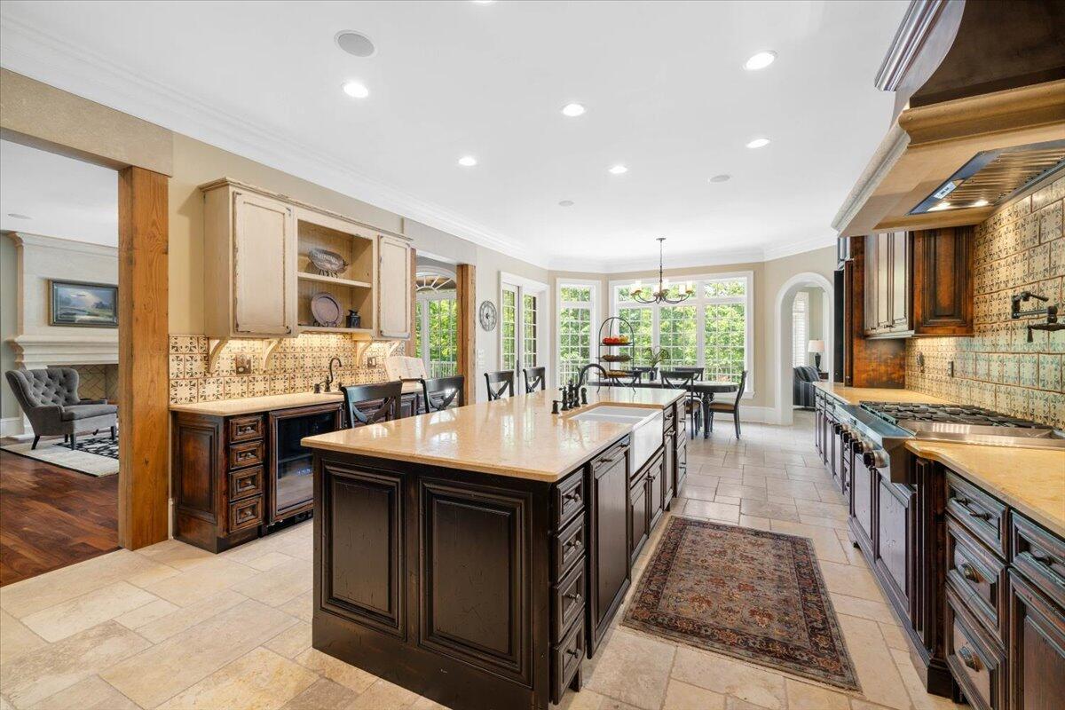 Image 3: 003-Interior-50