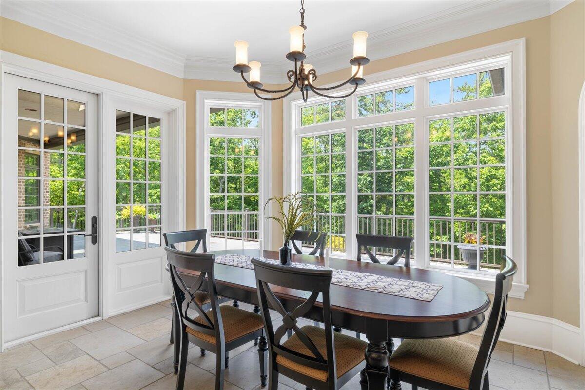 Image 4: 004-Interior-54