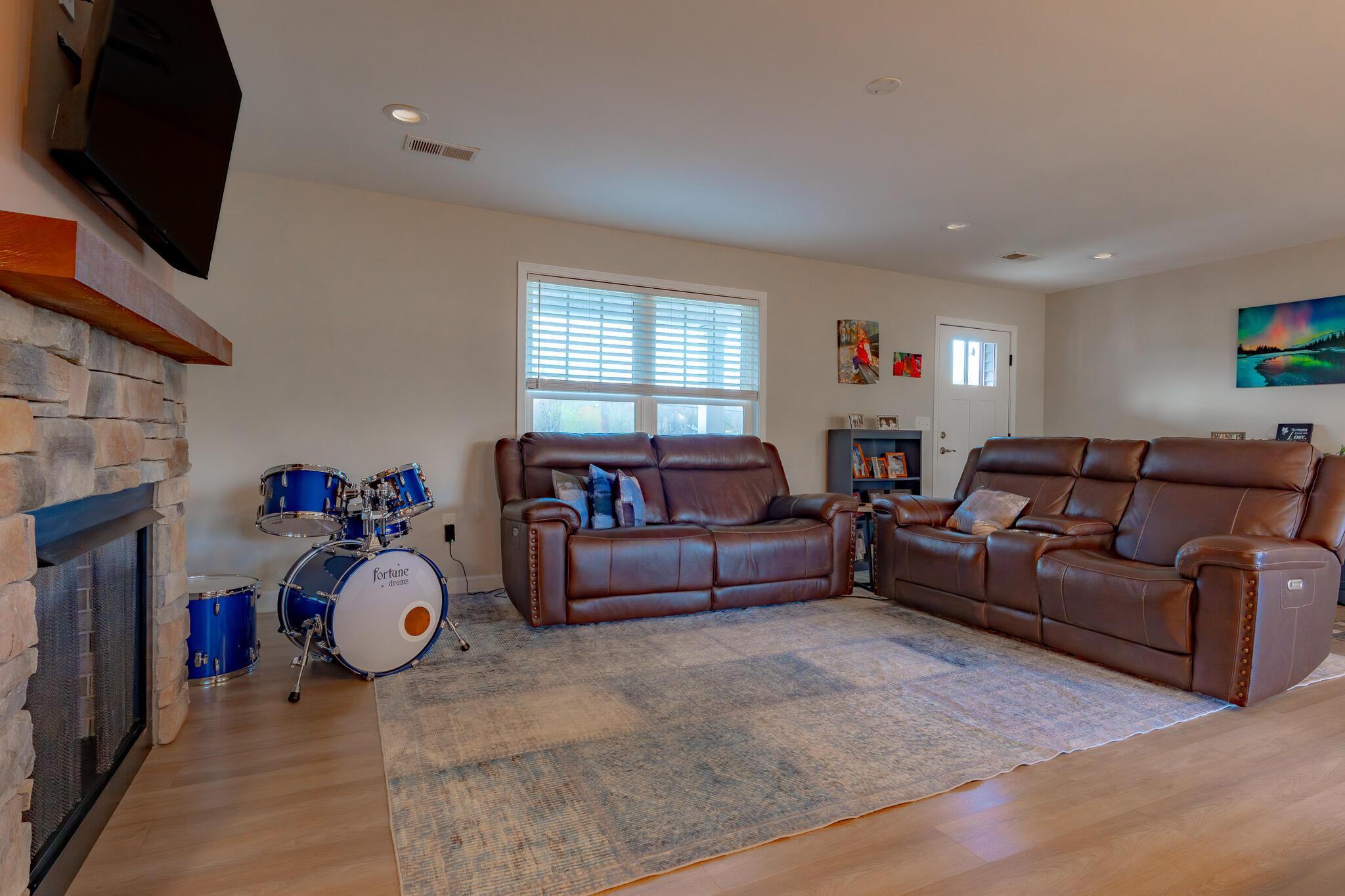 Image 4: Family Room