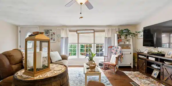 Image 4: 5-web-or-mls-307-meadow-creek-dr