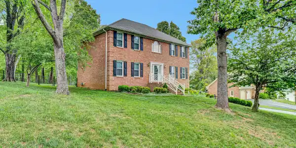 72 WINDSOR CT