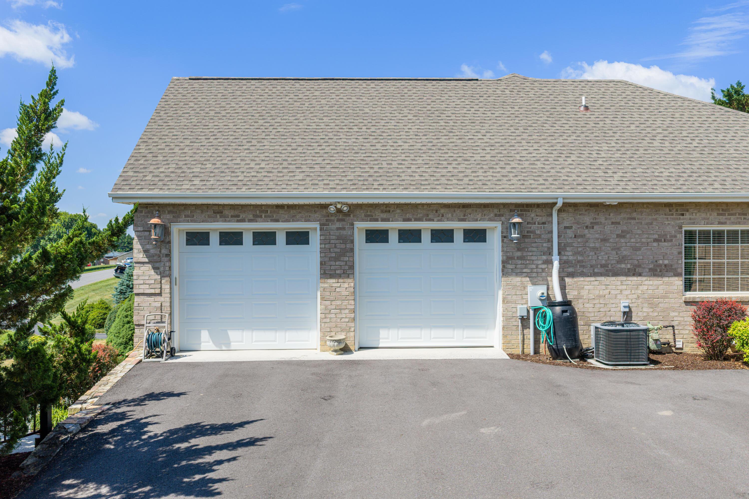 Image 3: Main Floor Garage