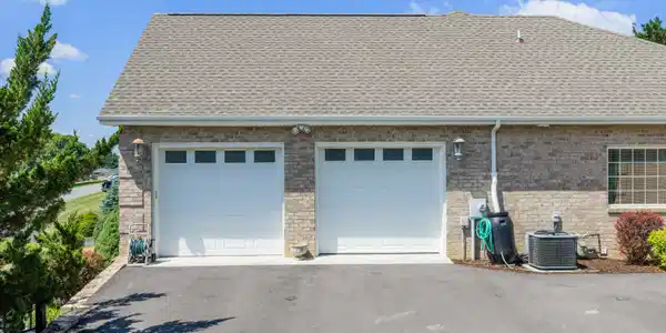 Image 3: Main Floor Garage