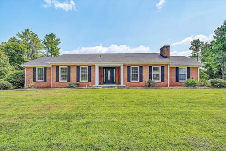 400 Redwood RD