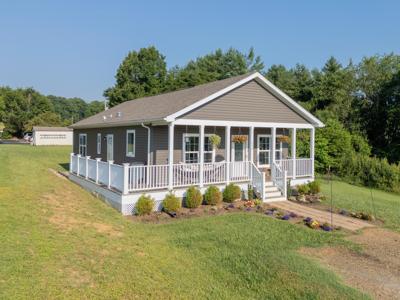111 Clementine LN NW