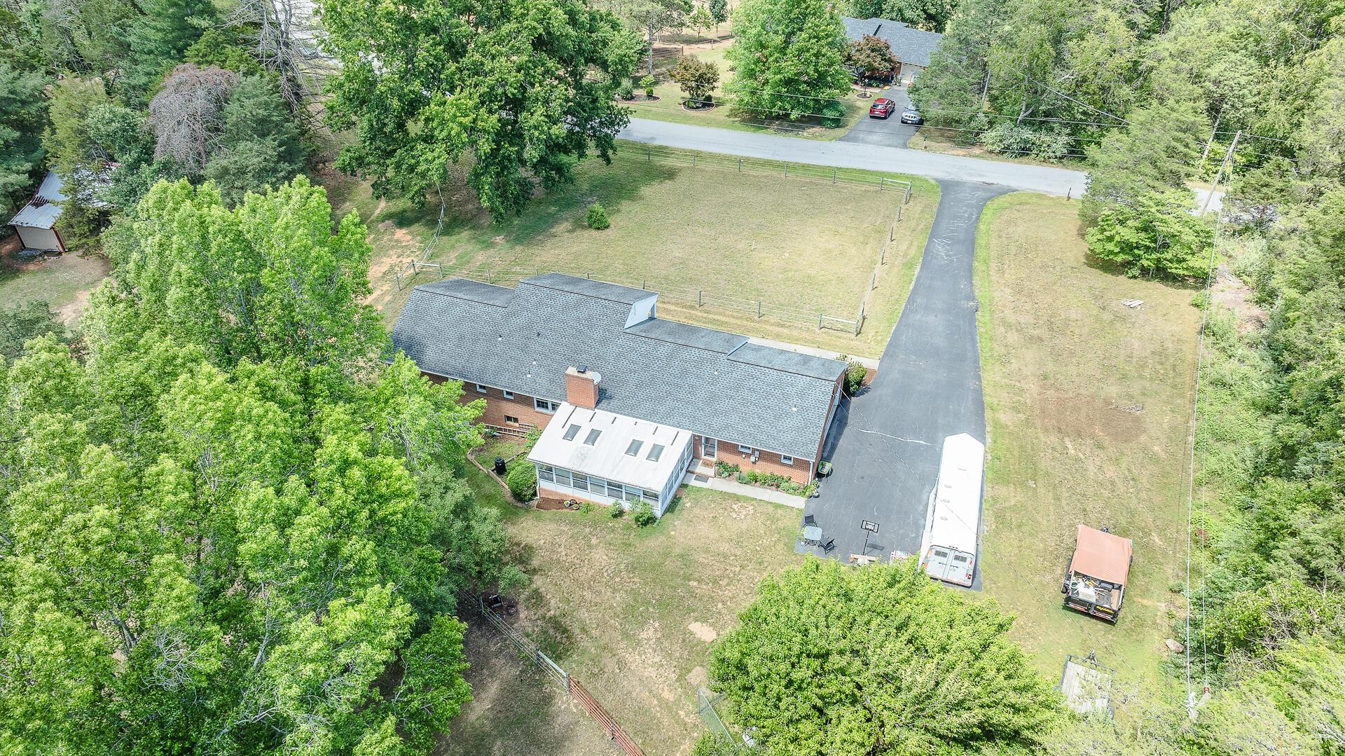 Image 2: 815 Brunswick Forge Rd-59