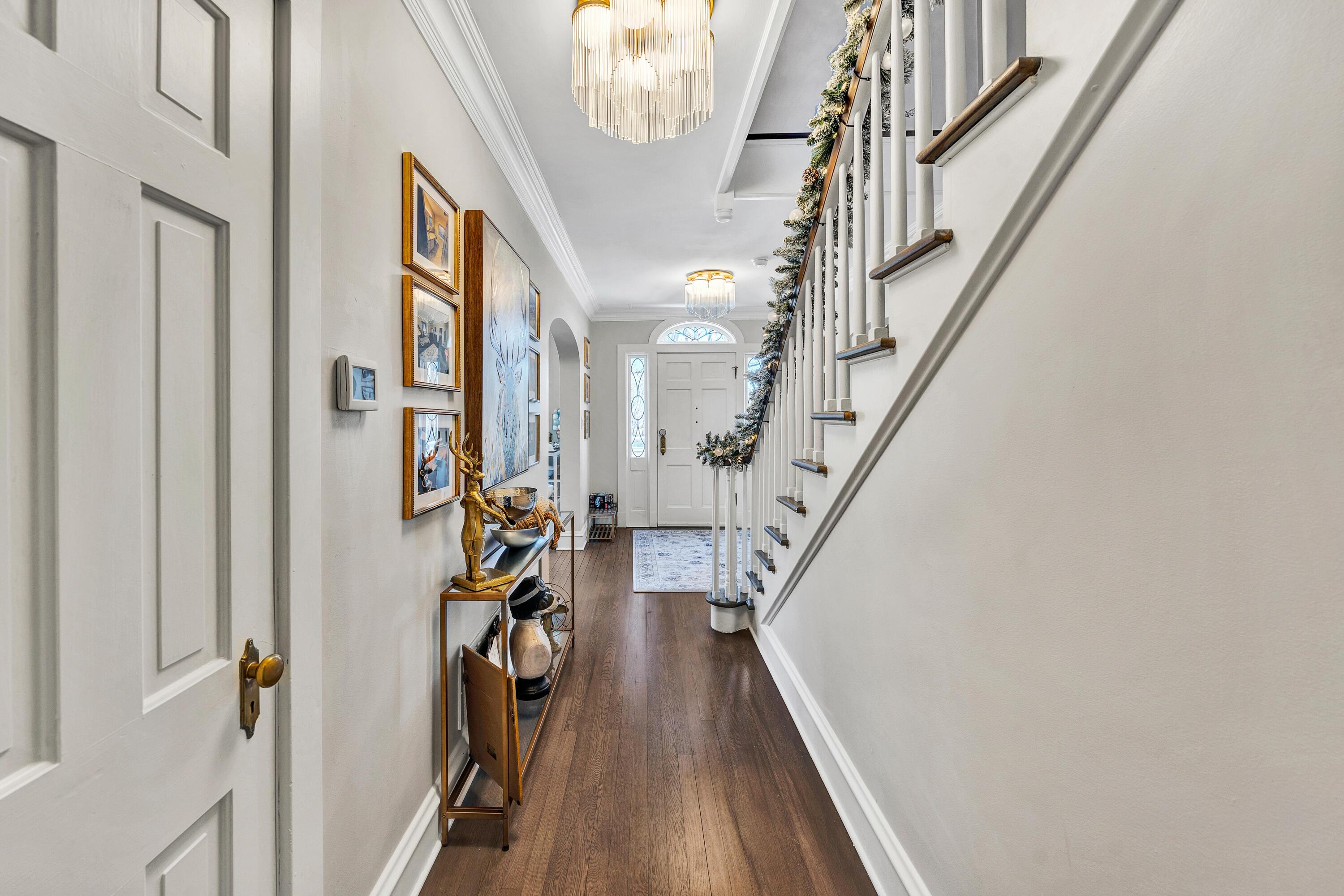 Image 3: Foyer