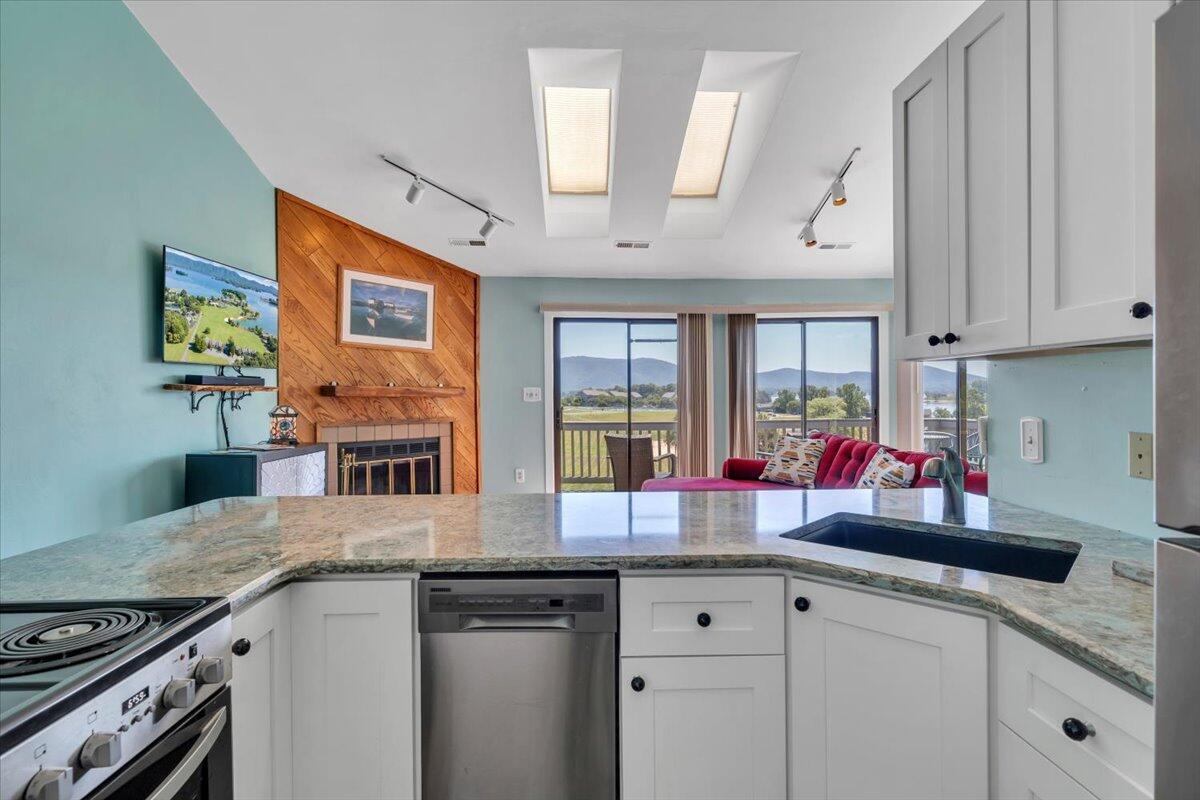 Image 3: 04-MIB06081