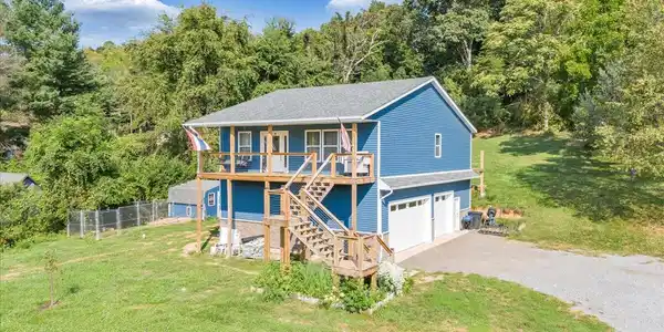 908 E Dolly Ann DR