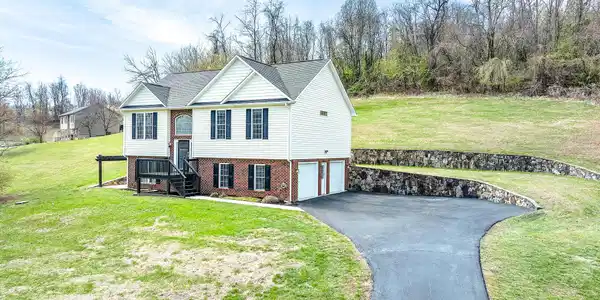 1687 Trinity RD