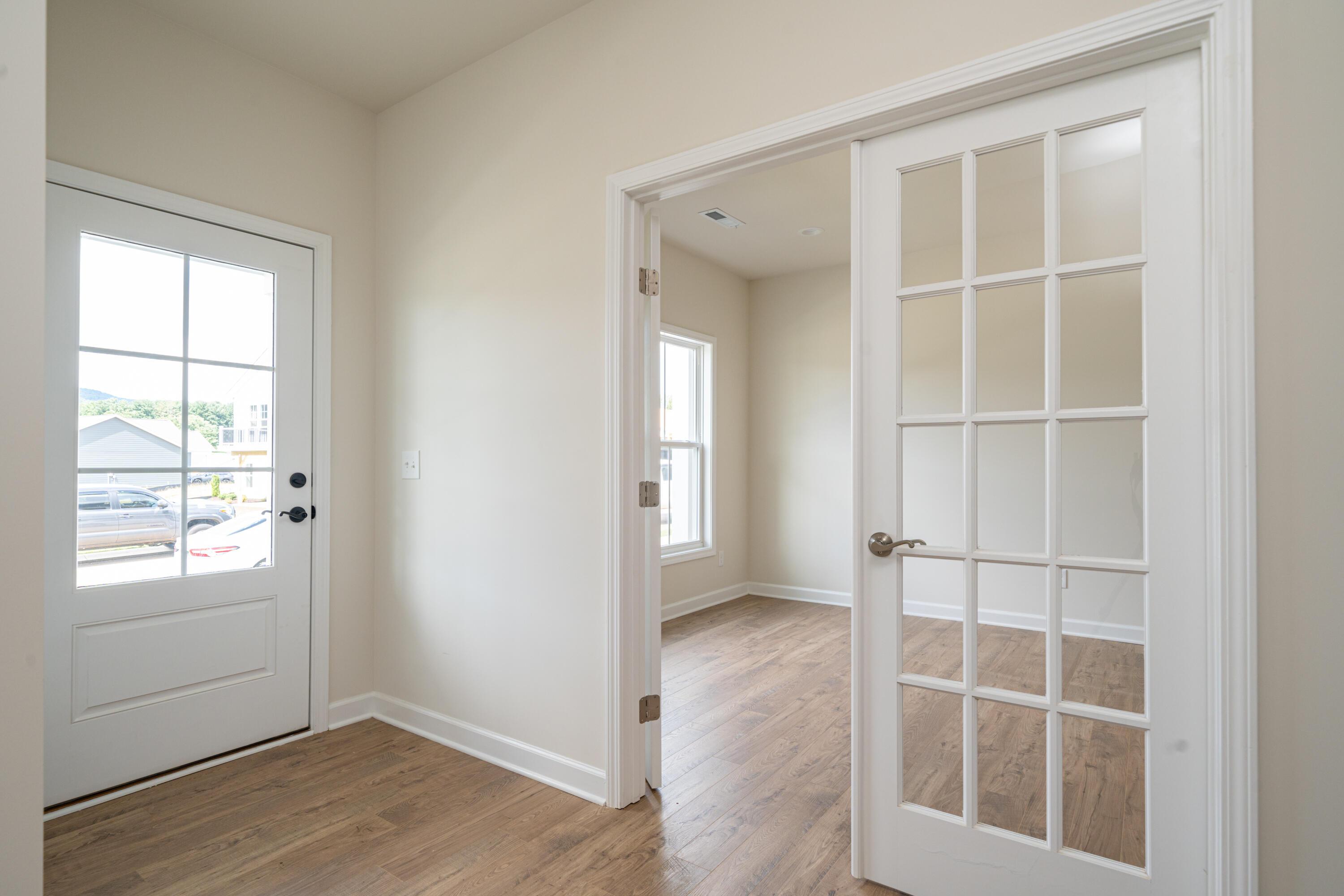 Image 3: Entry