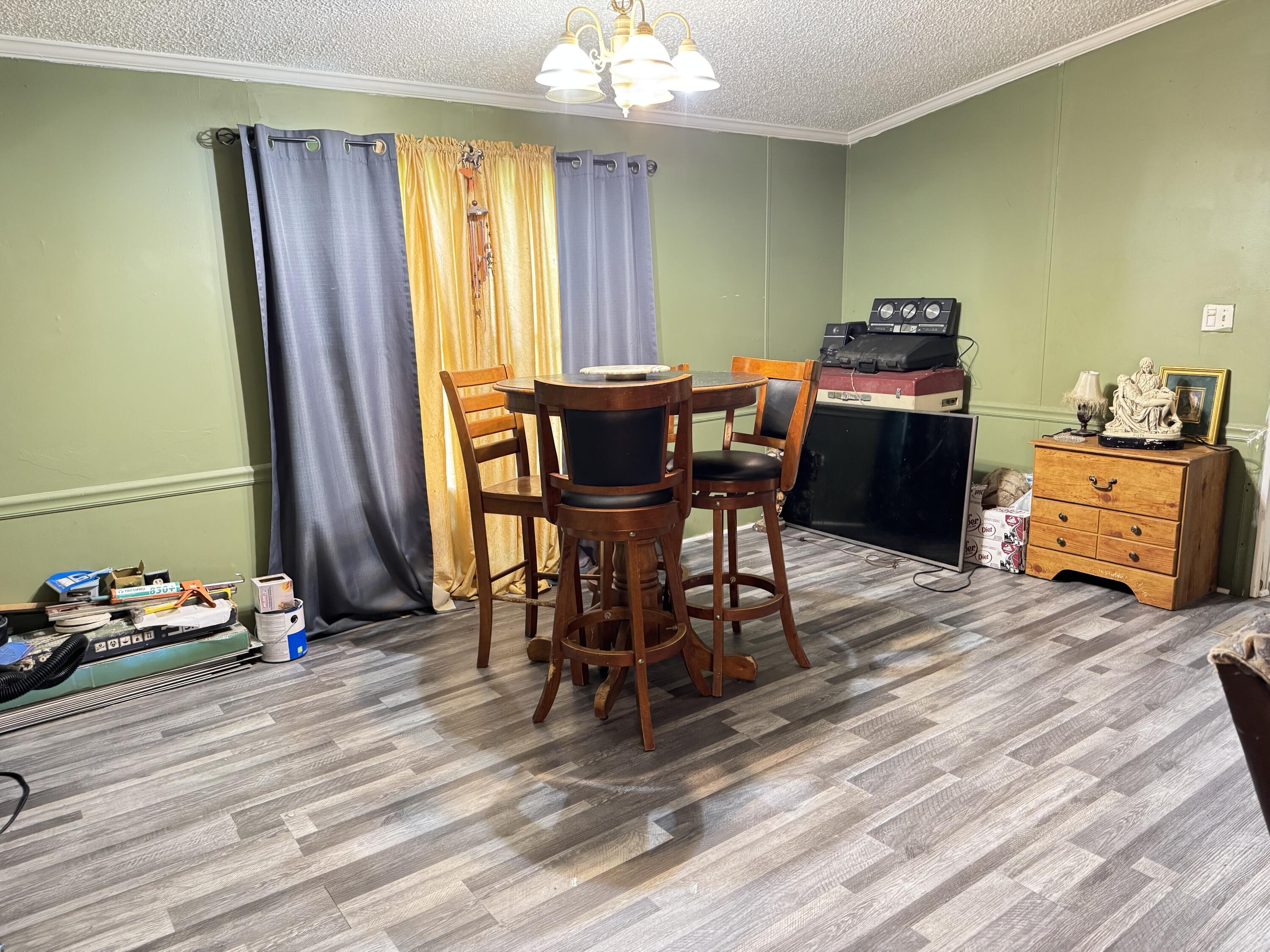 Image 4: dining room