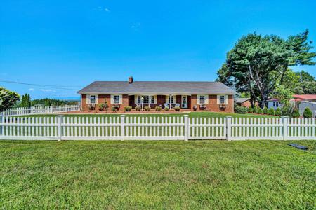 151 Murray CT