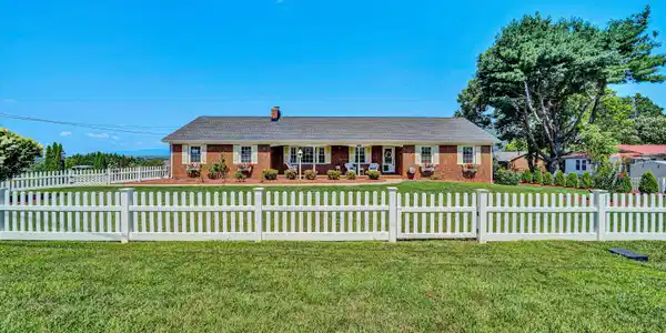 151 Murray CT