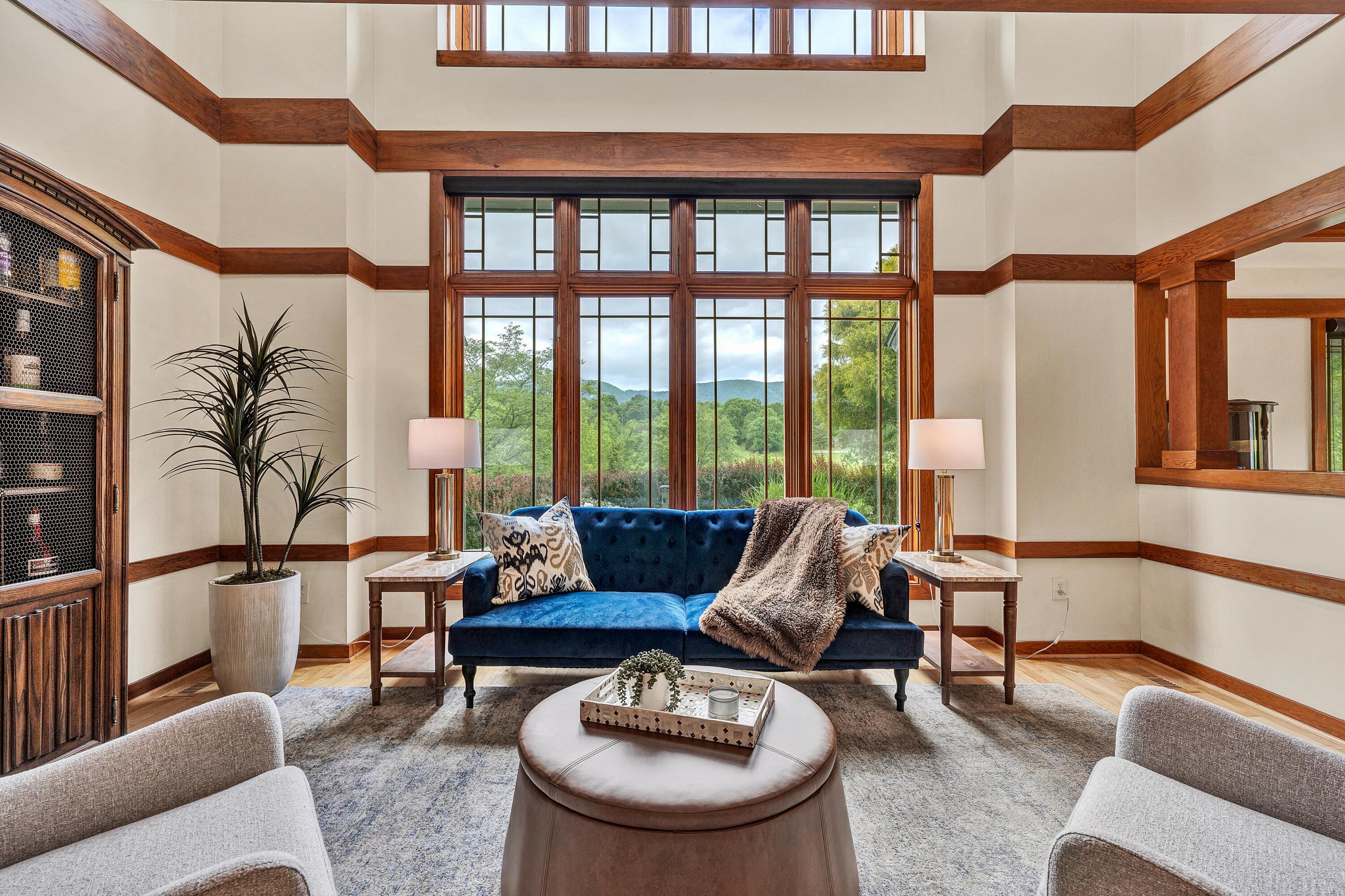 Image 3: Living Room