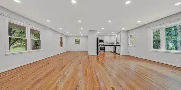 Image 3: Living Area