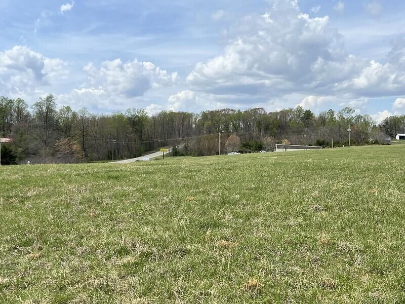 Image 3: Great Visibility on Rt 40