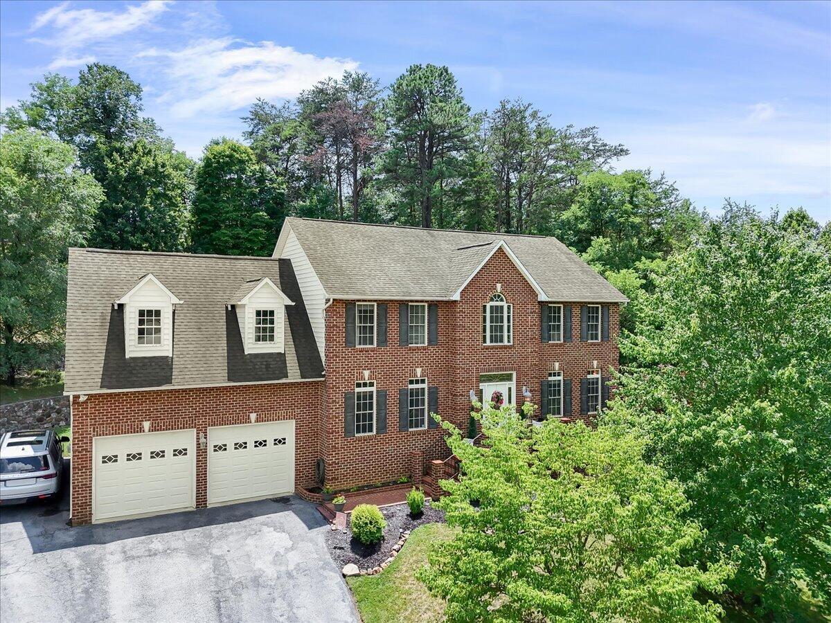 Image 2: 02-5306 Dresden Cir-2