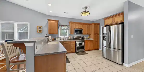 Image 2: Kitchen