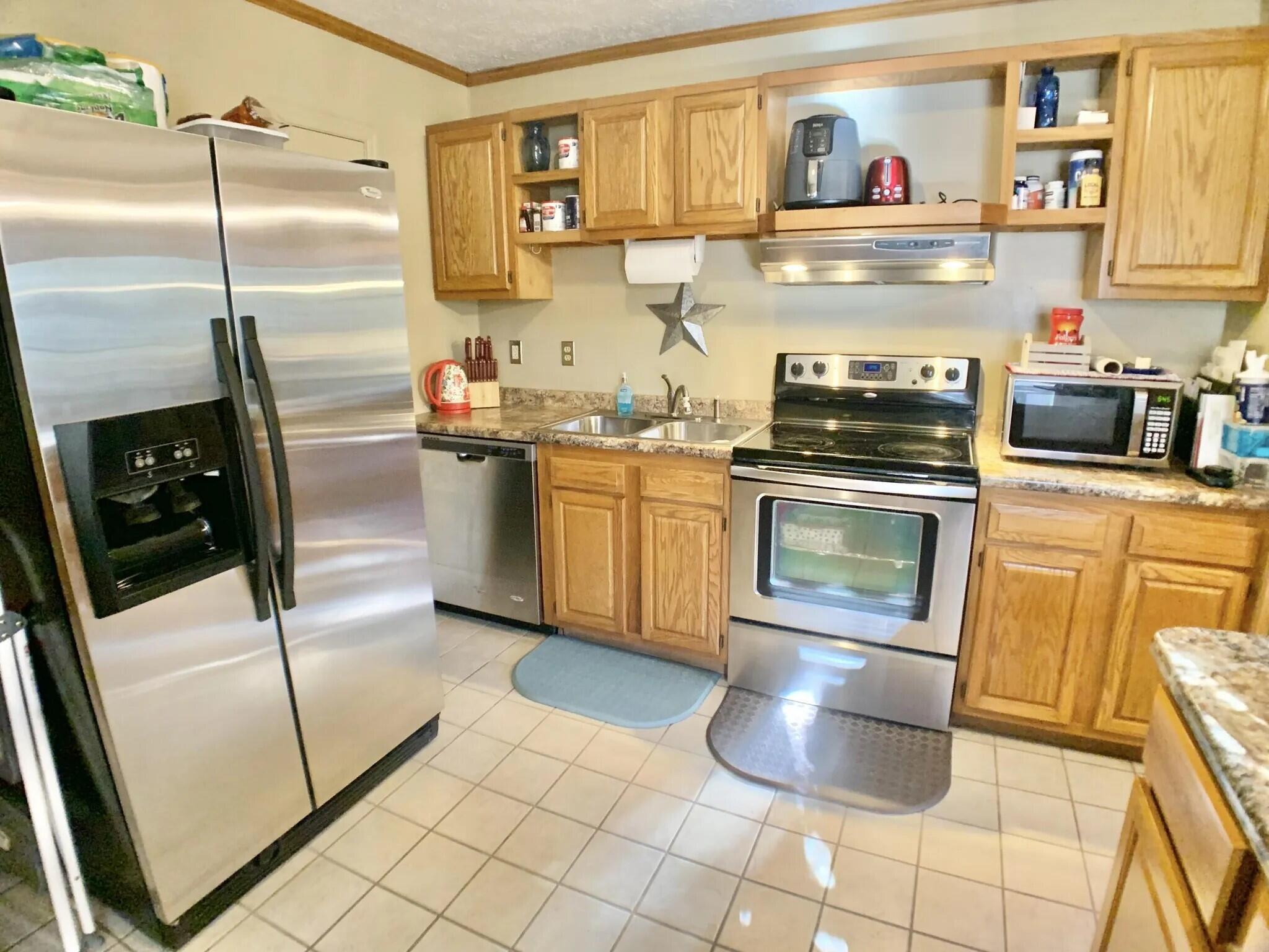 Image 4: Kitchen