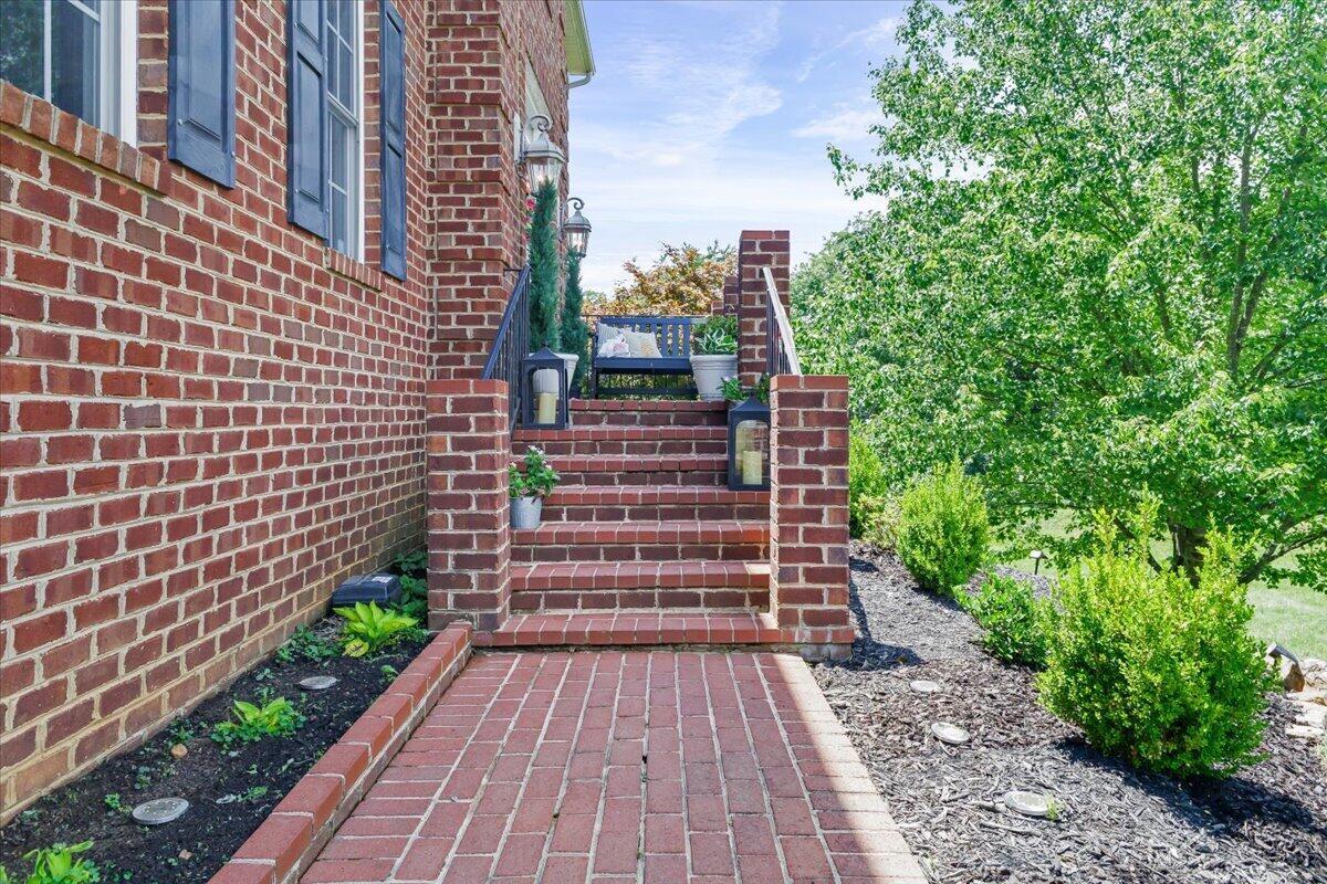 Image 3: 03-5306 Dresden Cir-3