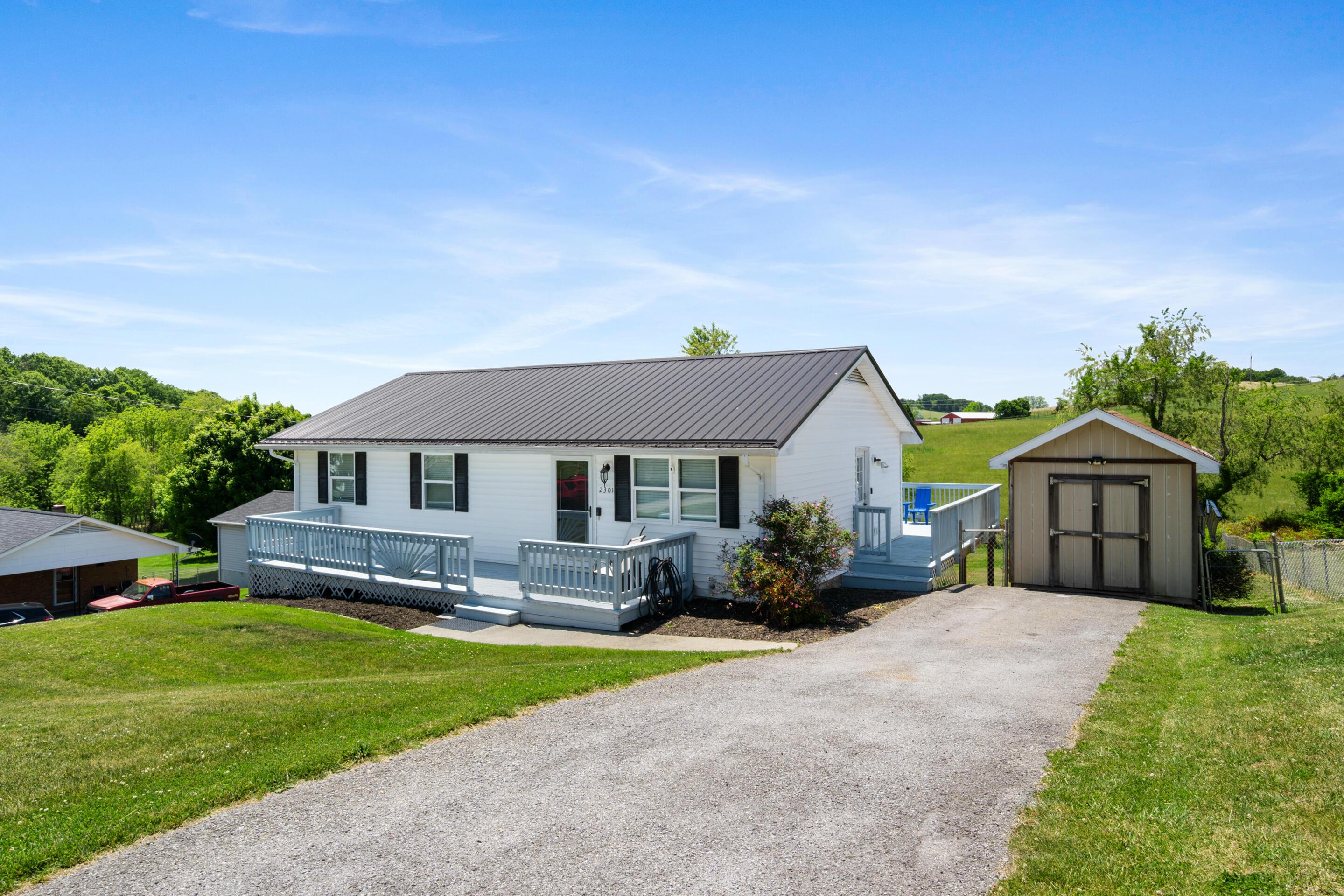 Image 2: 37-2301-Viewland-Circle-Christiansburg