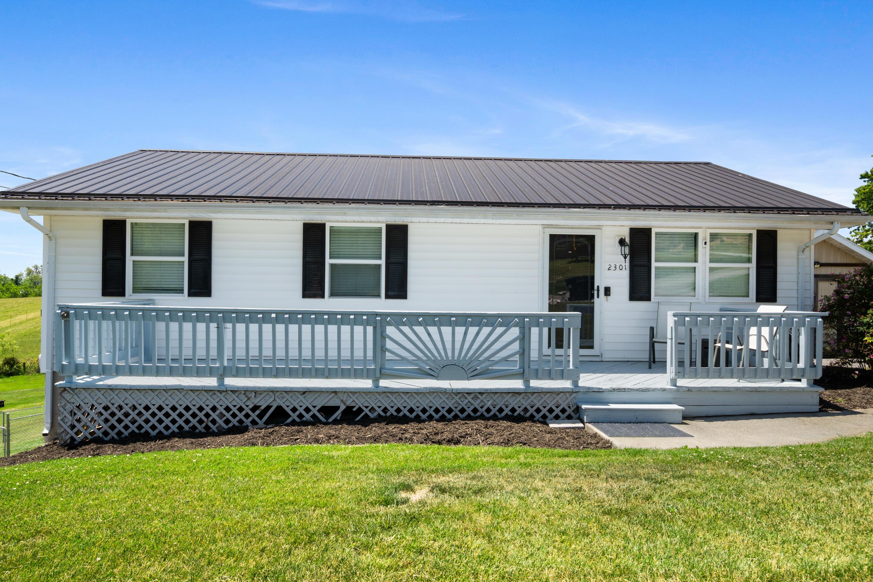Image 3: 40-2301-Viewland-Circle-Christiansburg