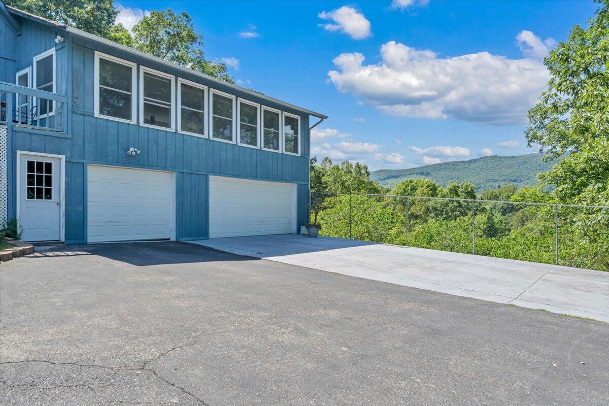 Image 2: 034-MIB03567