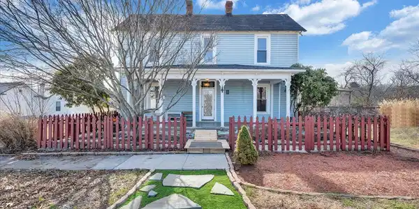 8 Middle, ST