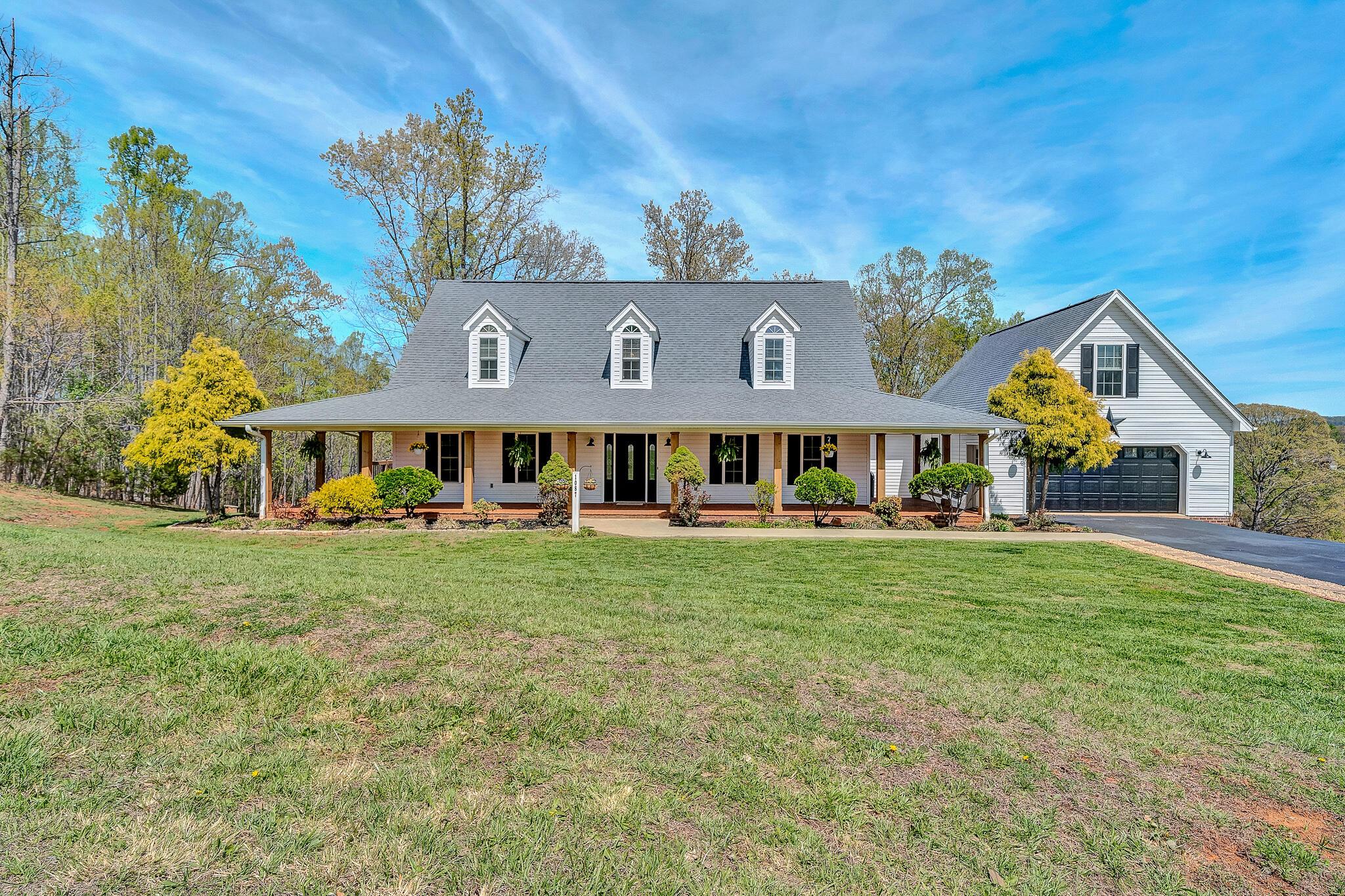 Image 1: 1087 Strawberry Hill CT - Front