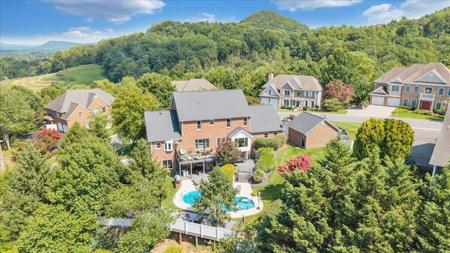 5827 Winnbrook DR