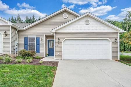 5005 Country Cottage LN
