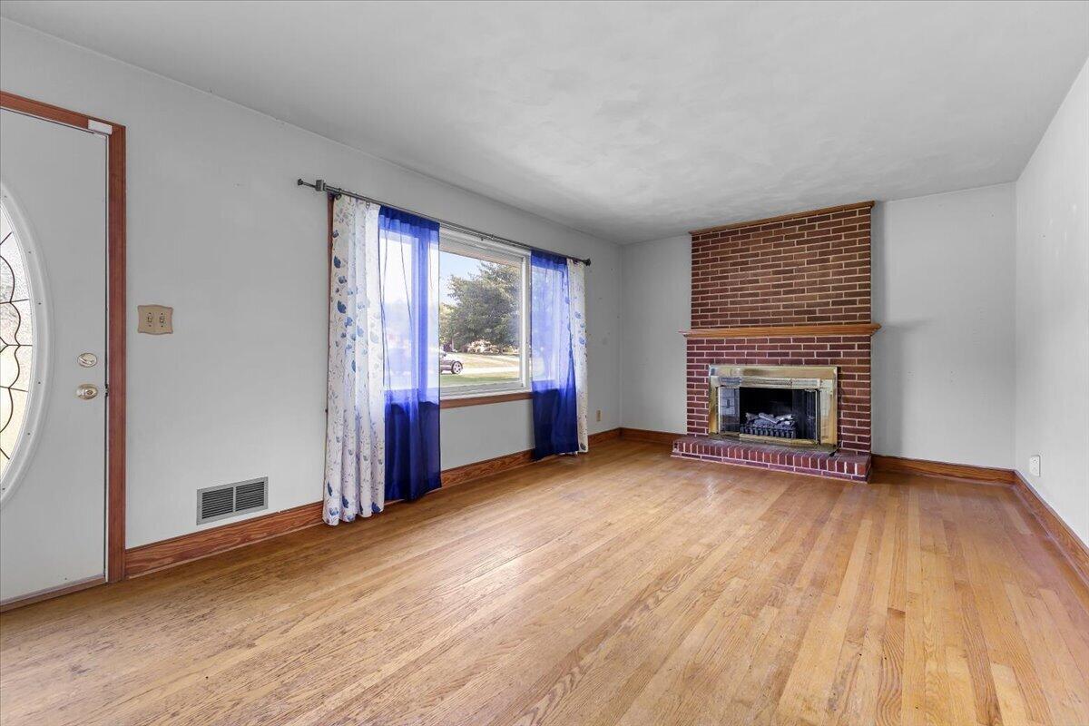 Image 3: 06-1102 Maiden Ln-6