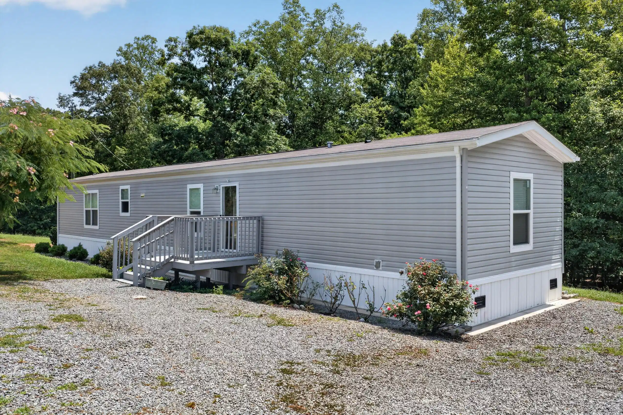 Image 1: EXTERIOR