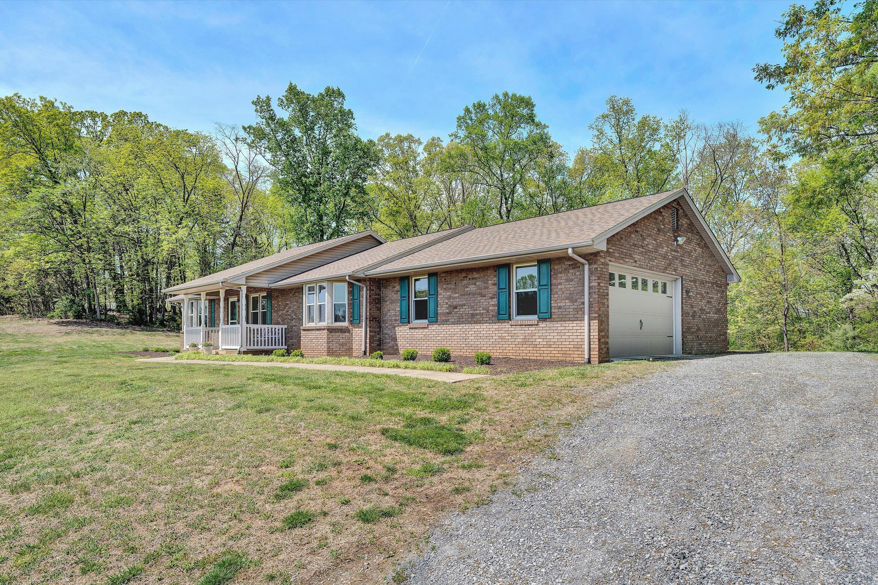 Image 3: Custom built ranch