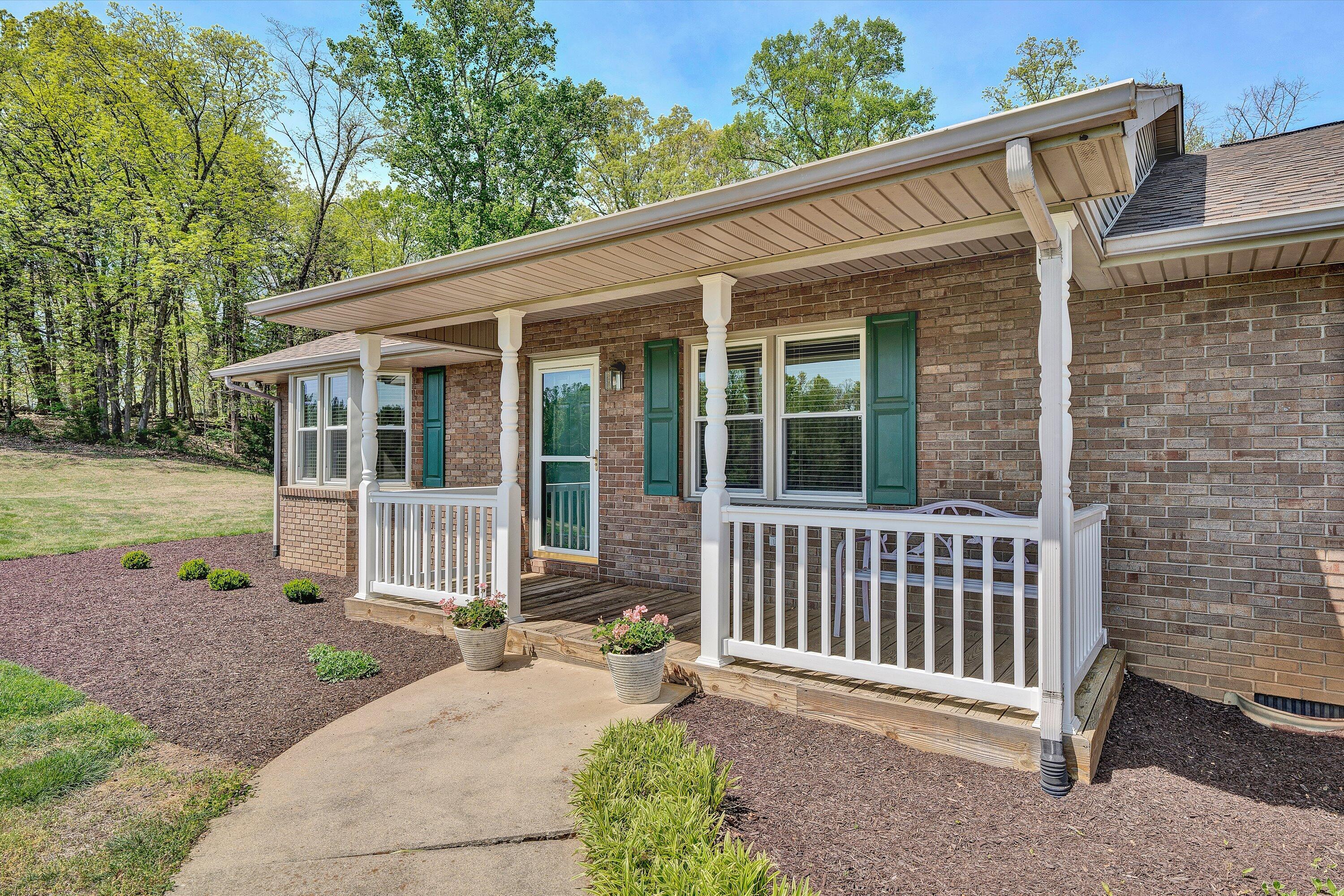 Image 4: Well maintained home