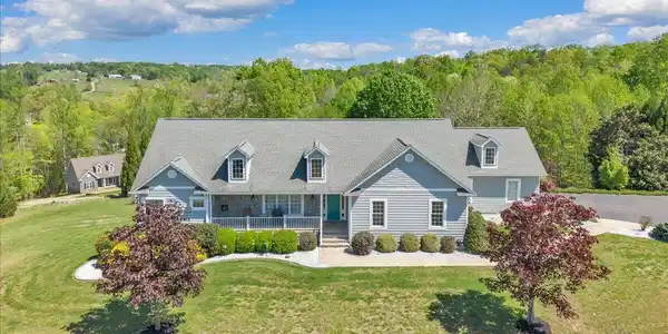 47 Camellia PL