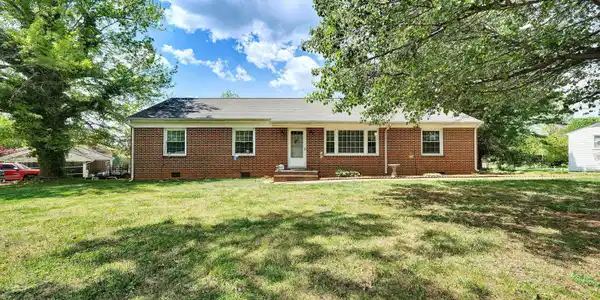 225 ARTHUR CIR