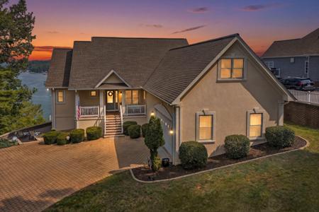 250 Village LN