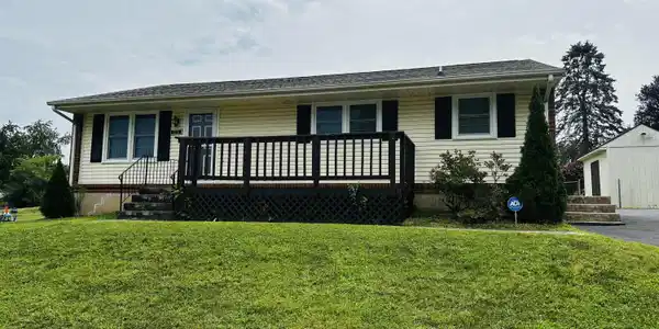 123 Hillview DR