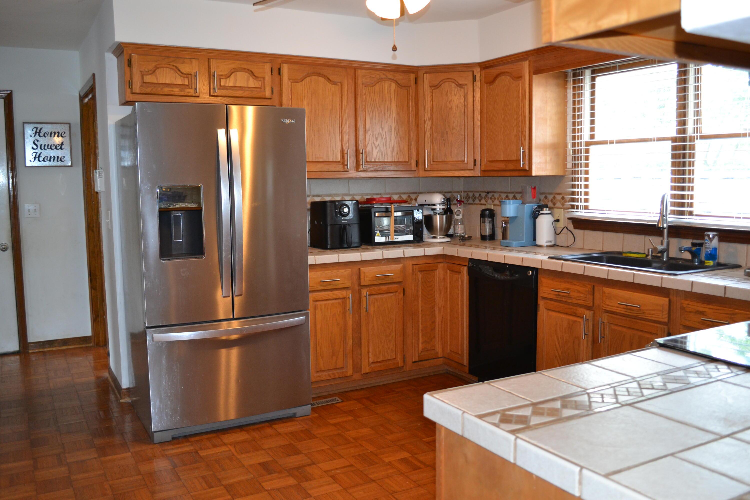 Image 2: Kitchen