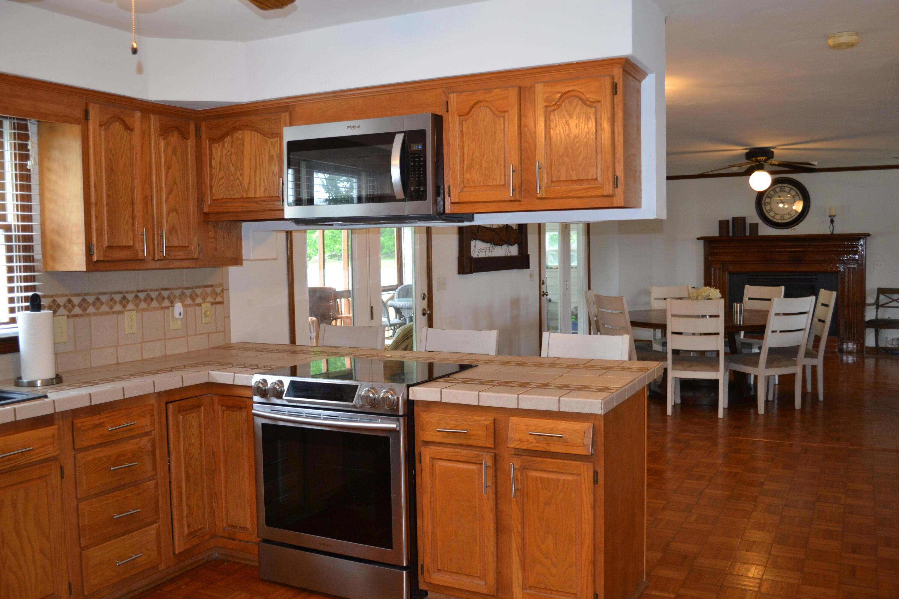 Image 3: Kitchen