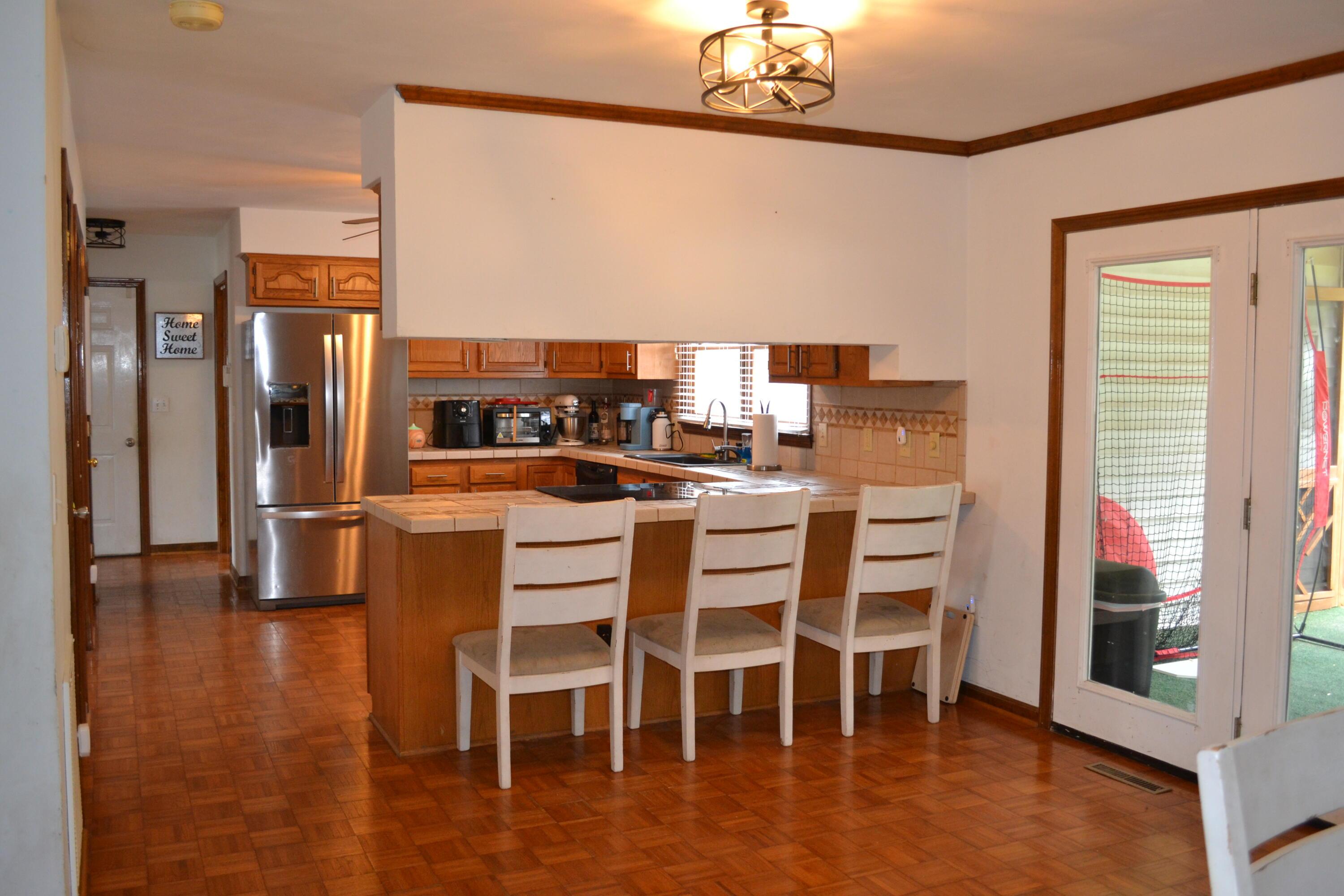 Image 4: Kitchen