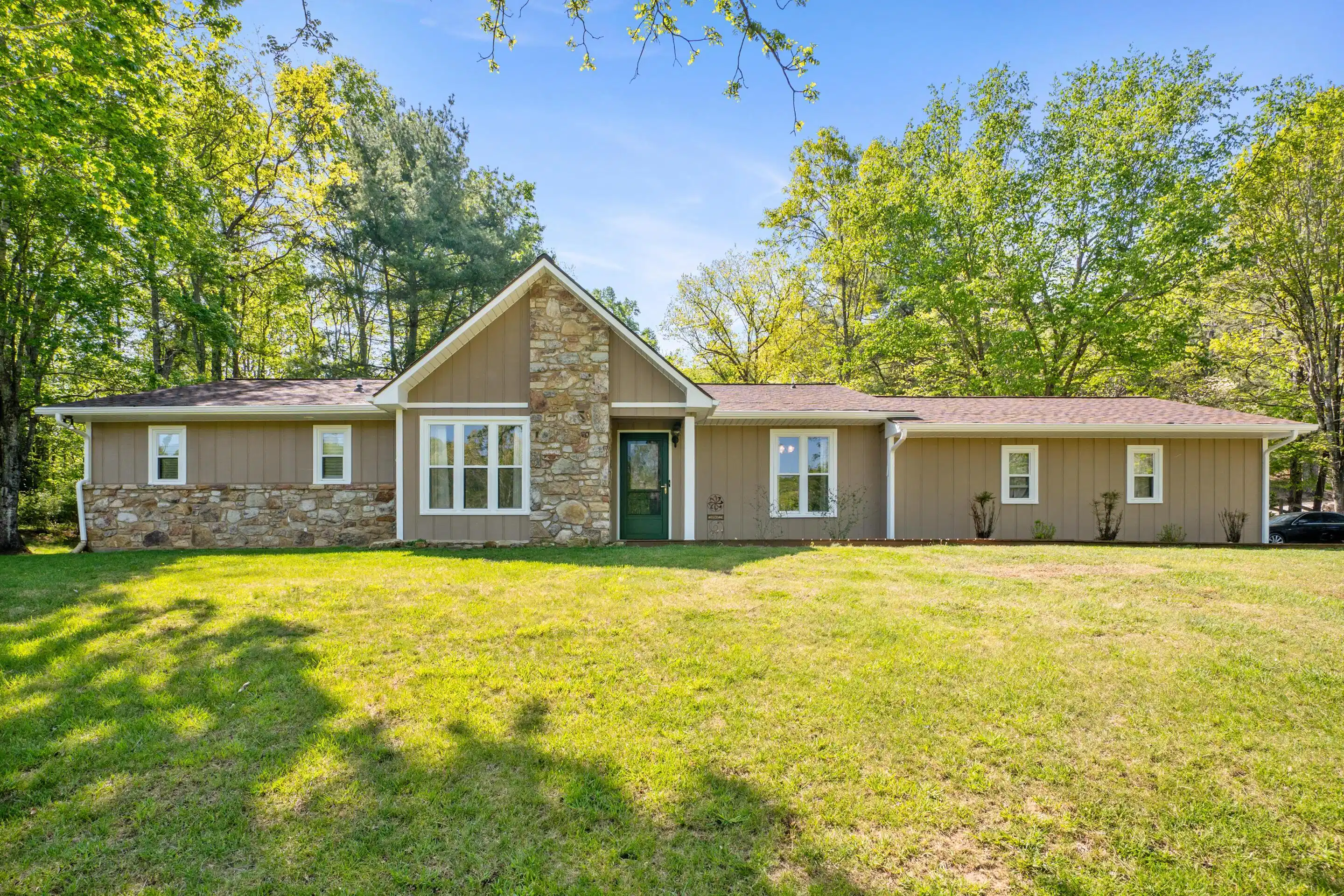 Image 1: 66-12639-Catawba-Rd-Troutville