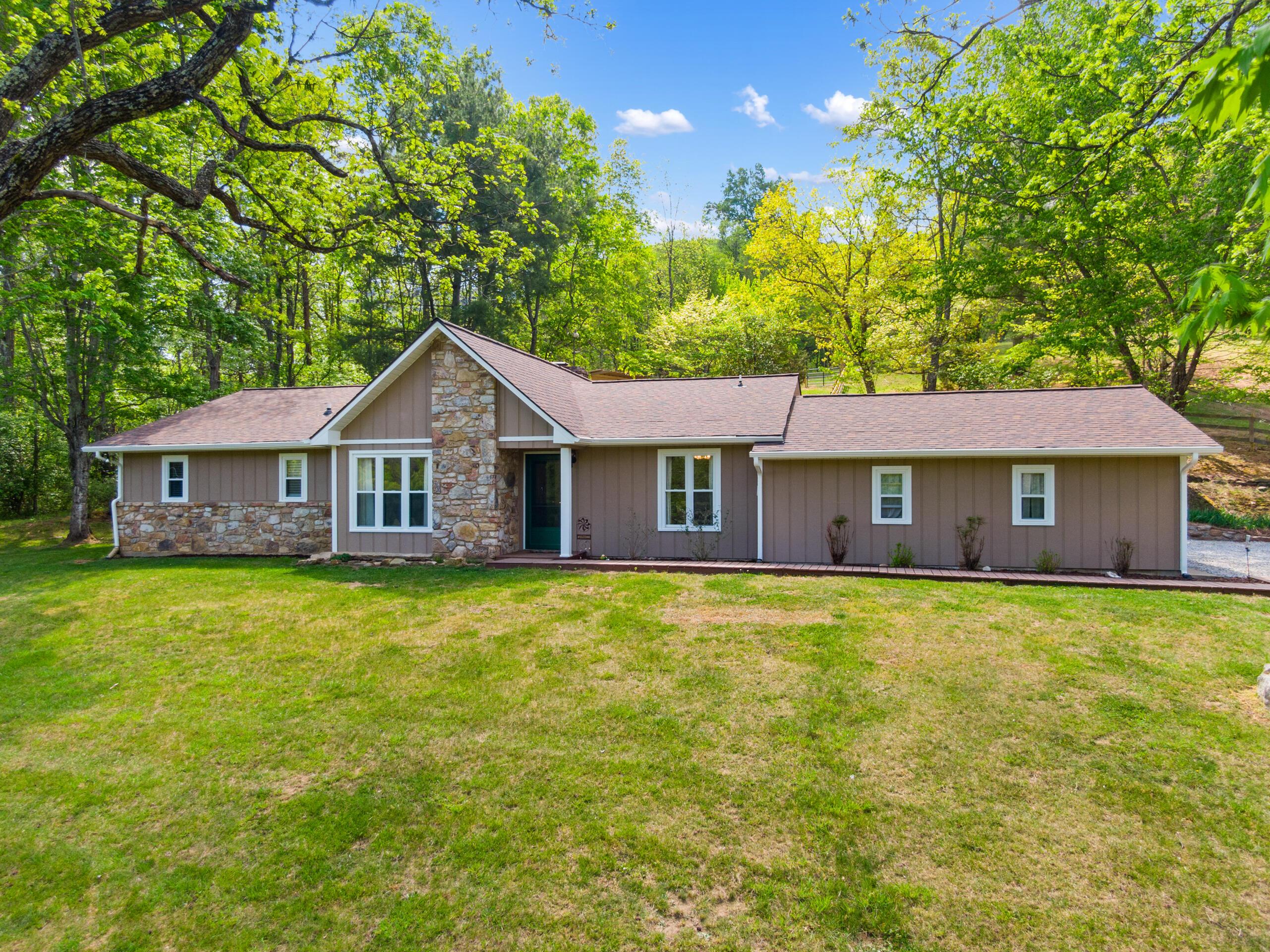 Image 3: 28-12639-Catawba-Rd-Troutville