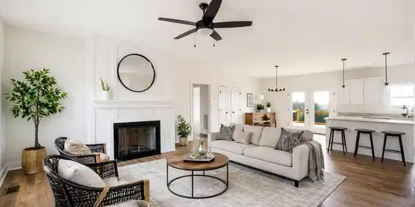 Image 2: 10606 Leesvlle Living Room