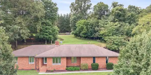 Image 3: 02-2315 Ridge Rd-9