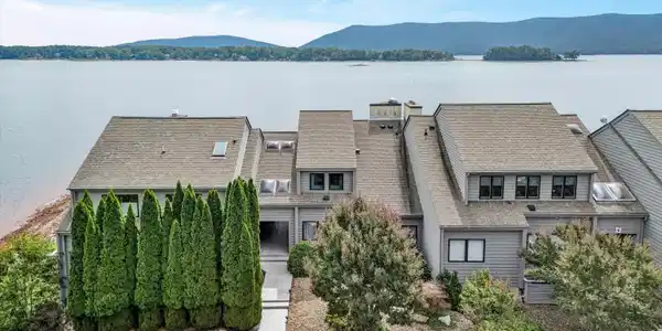 278 Peninsula Point DR